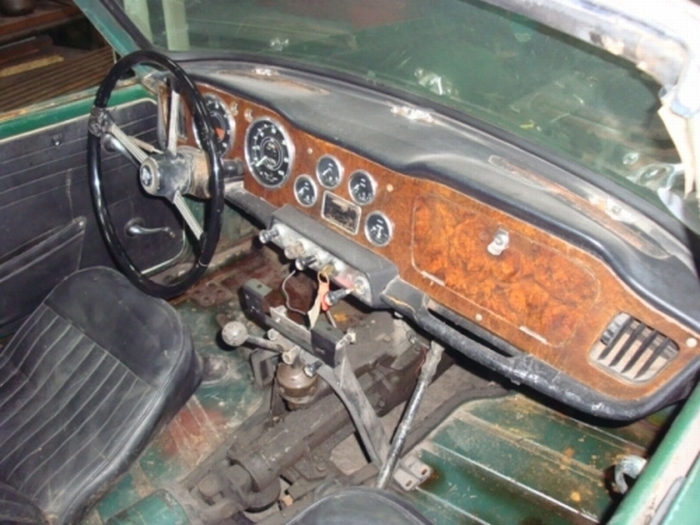 Triumph TR4 dunkelgruen 043.jpg